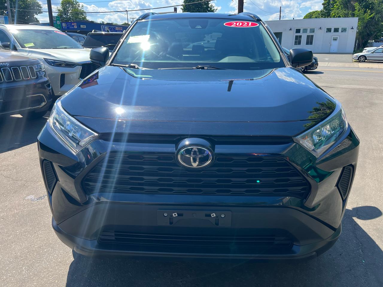 Toyota RAV4 LE AWD (Natl) 2021