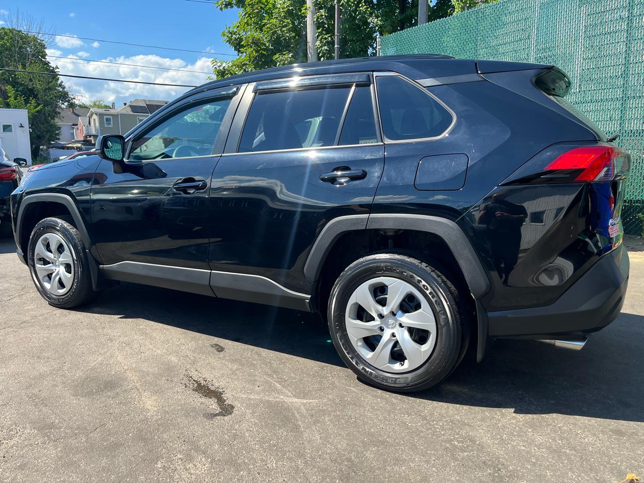 Toyota RAV4 LE AWD (Natl) 2021
