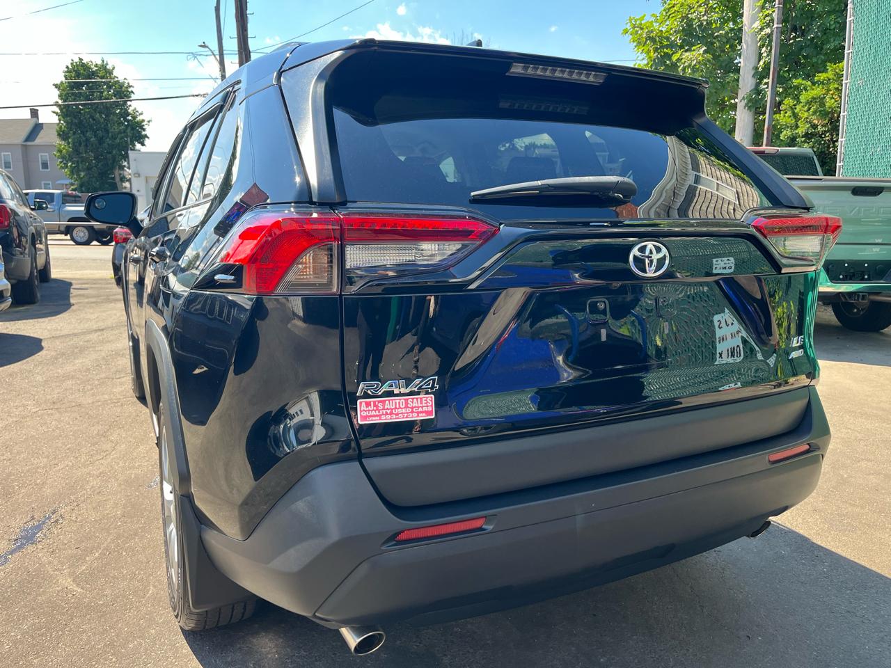 Toyota RAV4 LE AWD (Natl) 2021