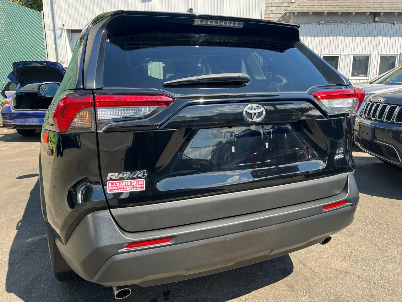 Toyota RAV4 LE AWD (Natl) 2021