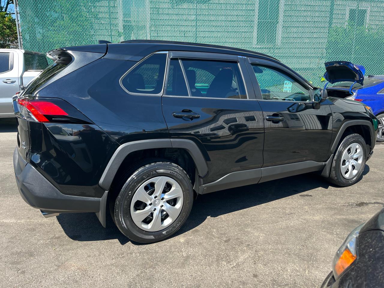 Toyota RAV4 LE AWD (Natl) 2021
