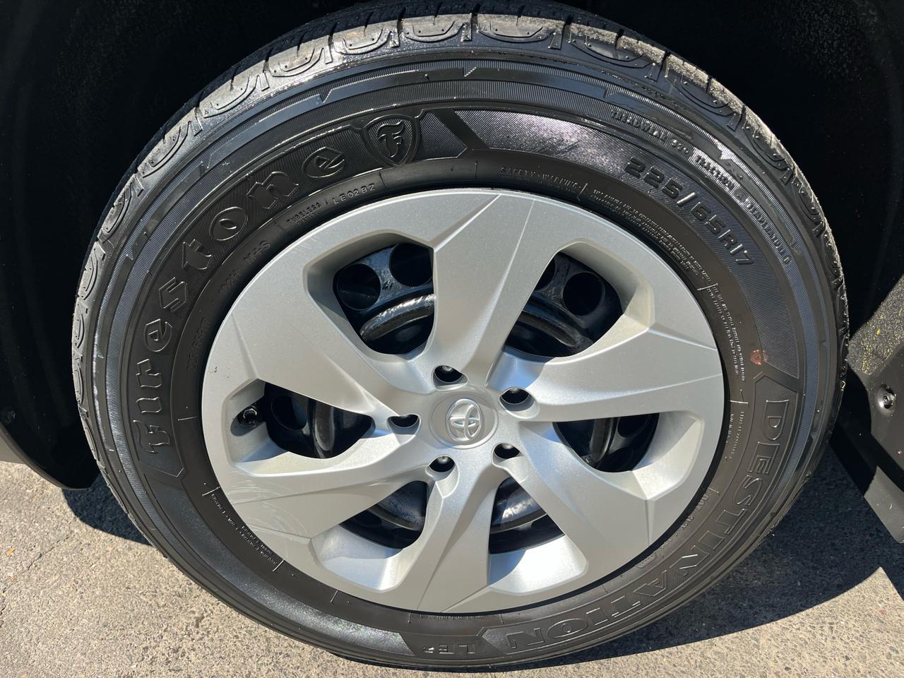 Toyota RAV4 LE AWD (Natl) 2021