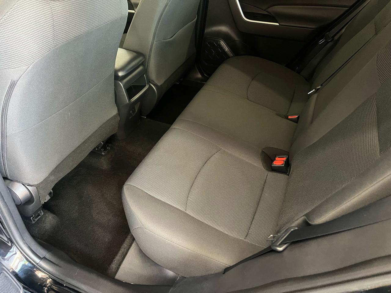 Toyota RAV4 LE AWD (Natl) 2021