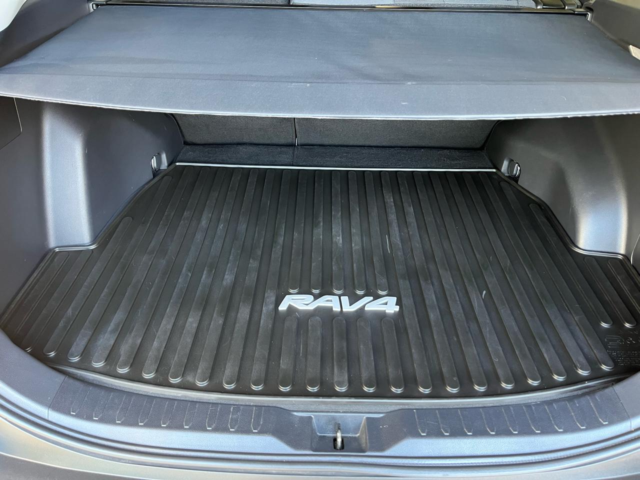 Toyota RAV4 LE AWD (Natl) 2021