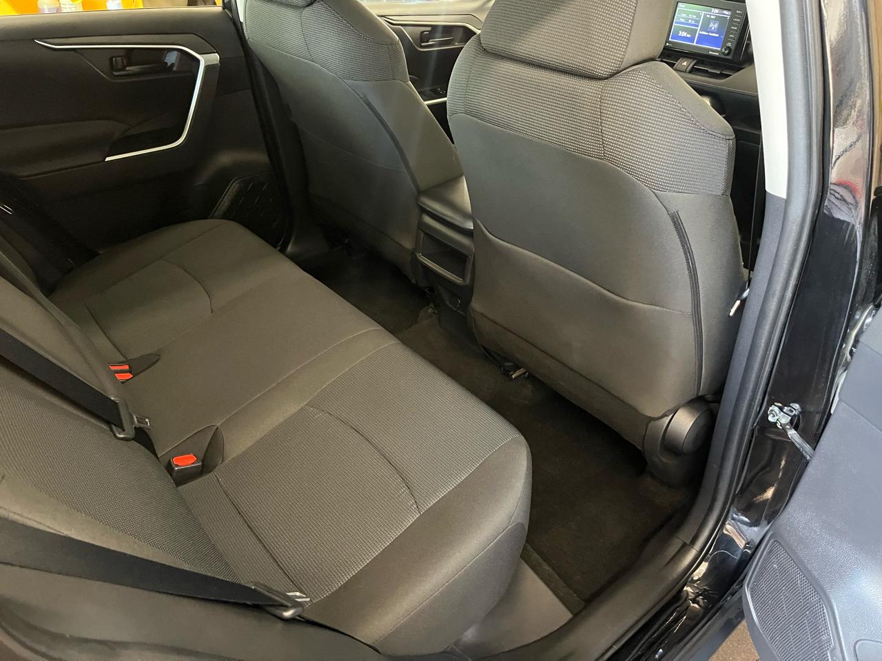 Toyota RAV4 LE AWD (Natl) 2021