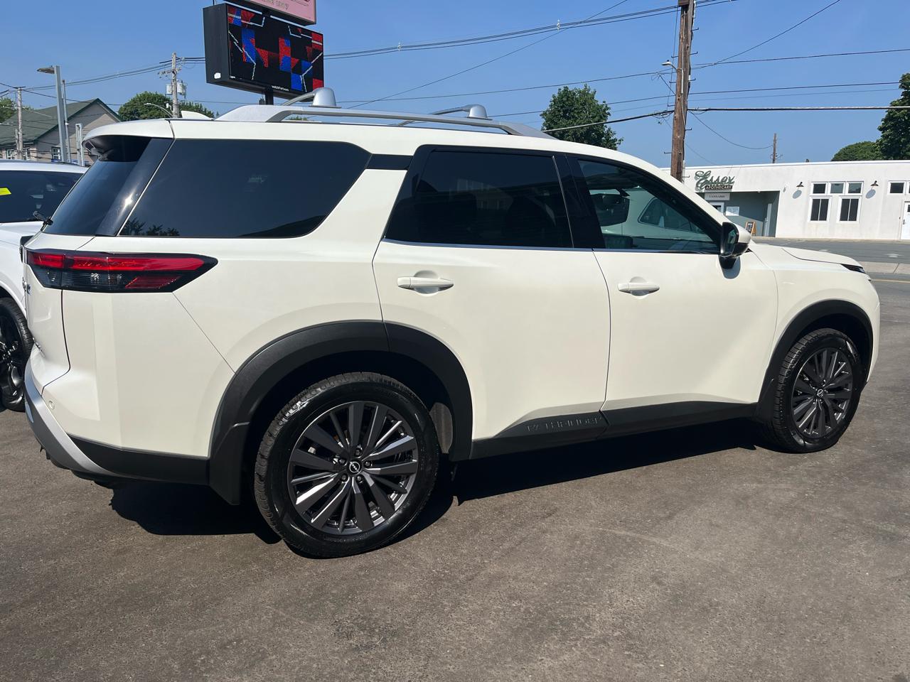 Nissan Pathfinder SL 4WD 2023