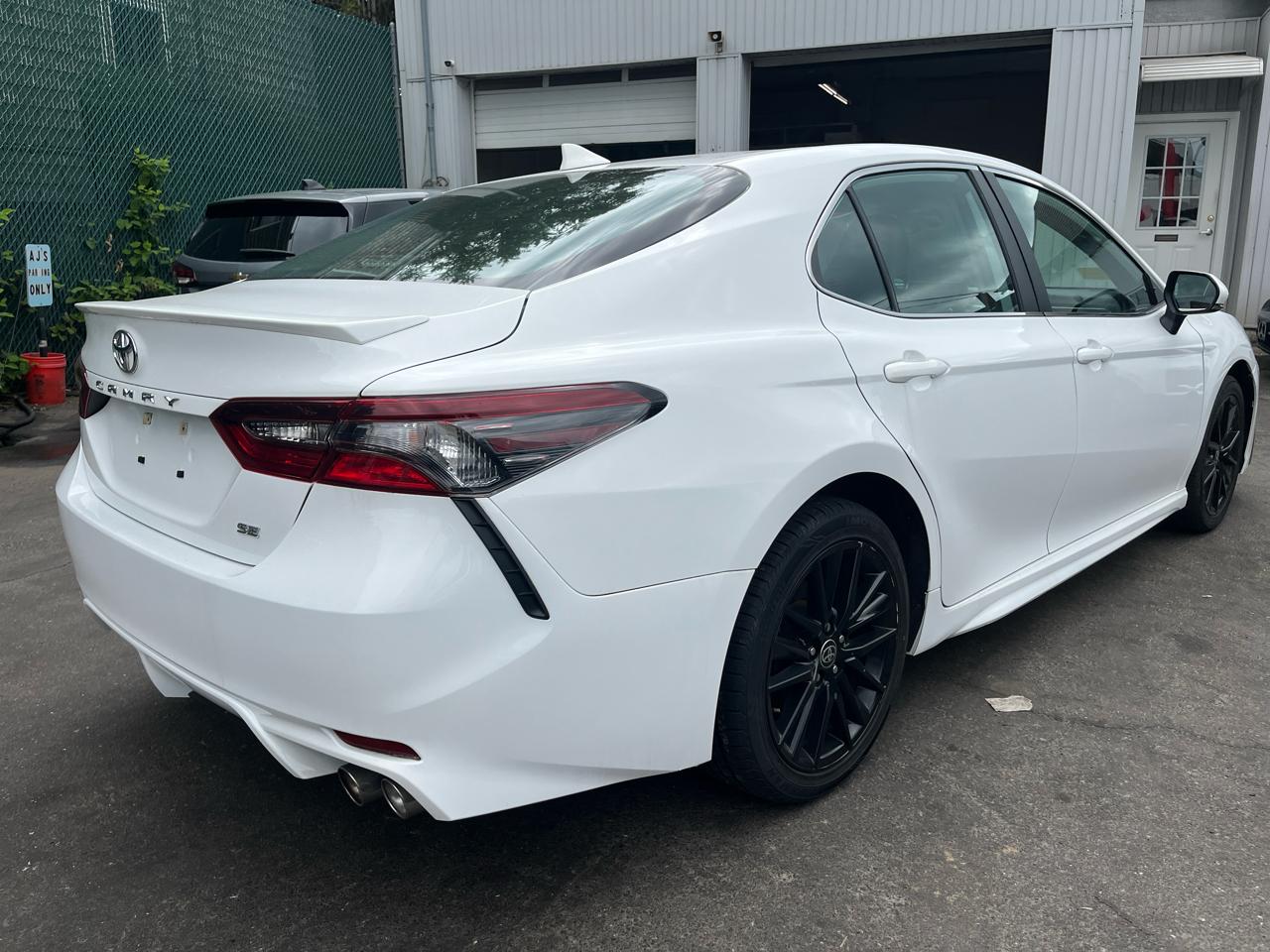 Toyota Camry Hybrid SE Nightshade CVT (Natl) 2023