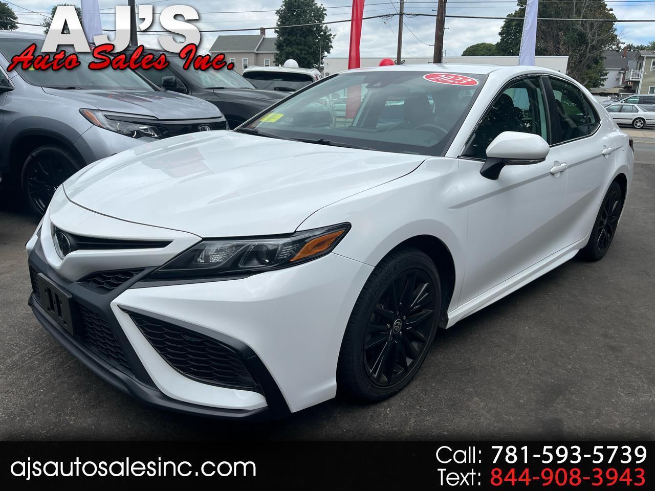Toyota Camry Hybrid SE Nightshade CVT (Natl) 2023