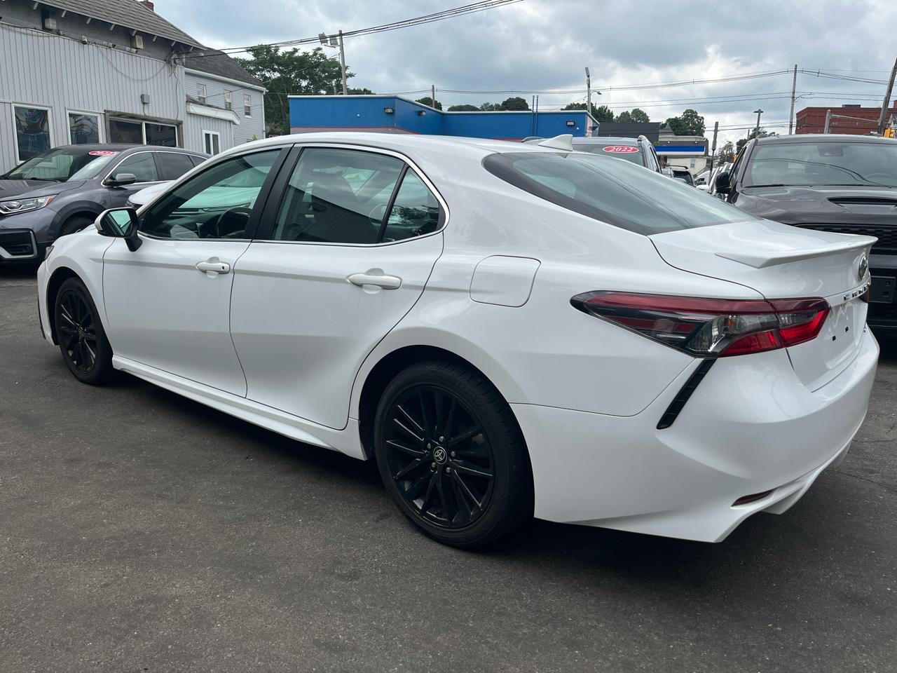 Toyota Camry Hybrid SE Nightshade CVT (Natl) 2023