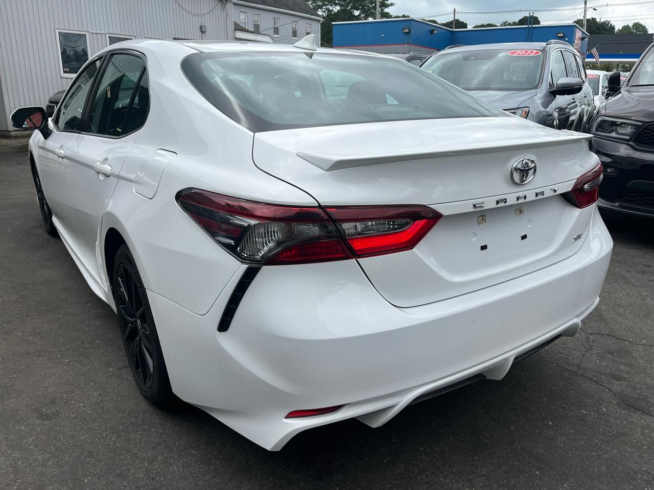 Toyota Camry Hybrid SE Nightshade CVT (Natl) 2023