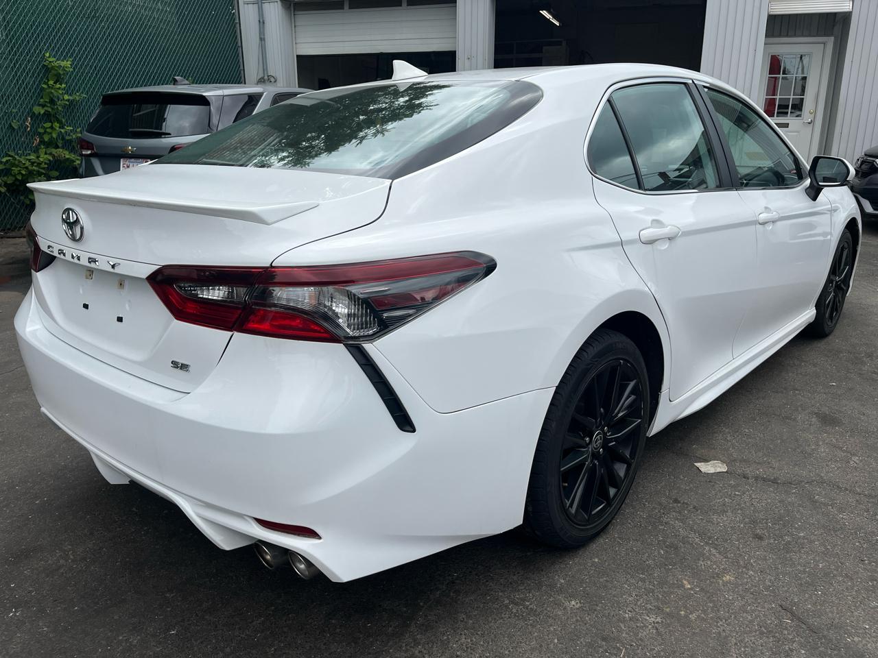 Toyota Camry Hybrid SE Nightshade CVT (Natl) 2023