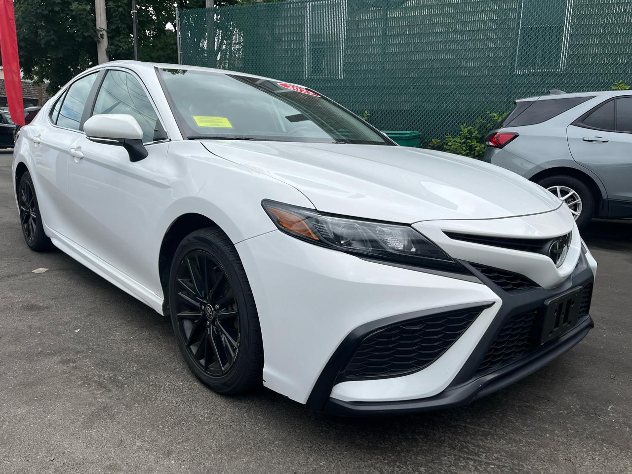 Toyota Camry Hybrid SE Nightshade CVT (Natl) 2023