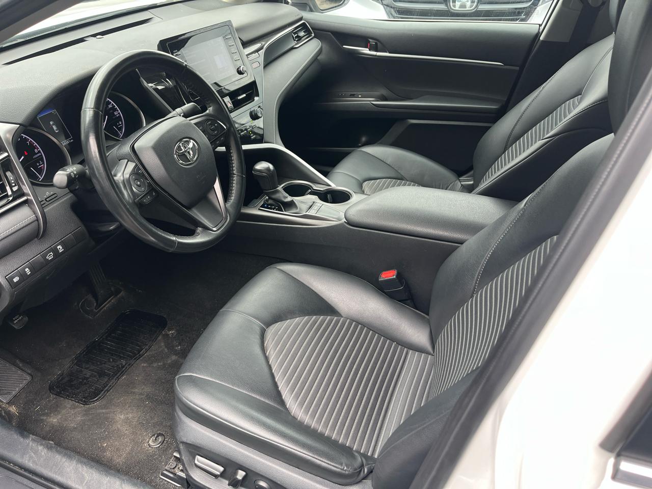 Toyota Camry Hybrid SE Nightshade CVT (Natl) 2023