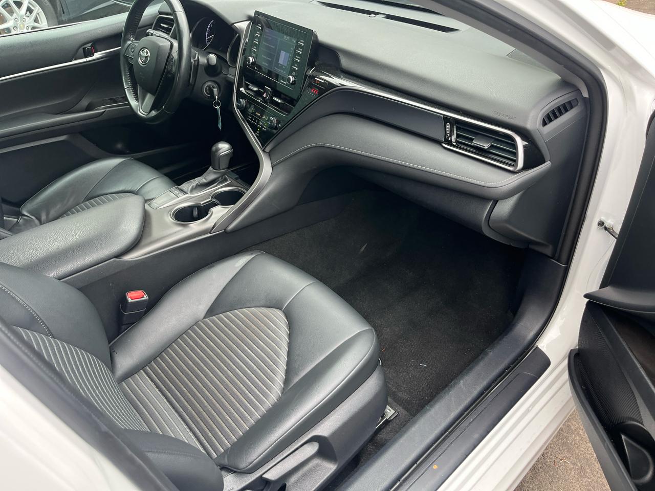 Toyota Camry Hybrid SE Nightshade CVT (Natl) 2023