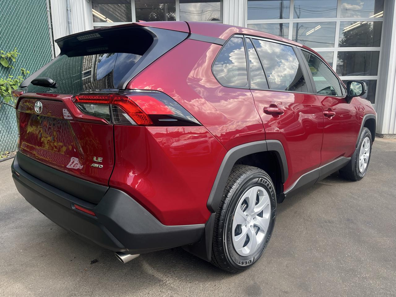 Toyota RAV4 LE AWD (Natl) 2024