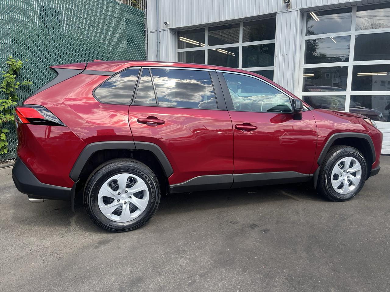 Toyota RAV4 LE AWD (Natl) 2024