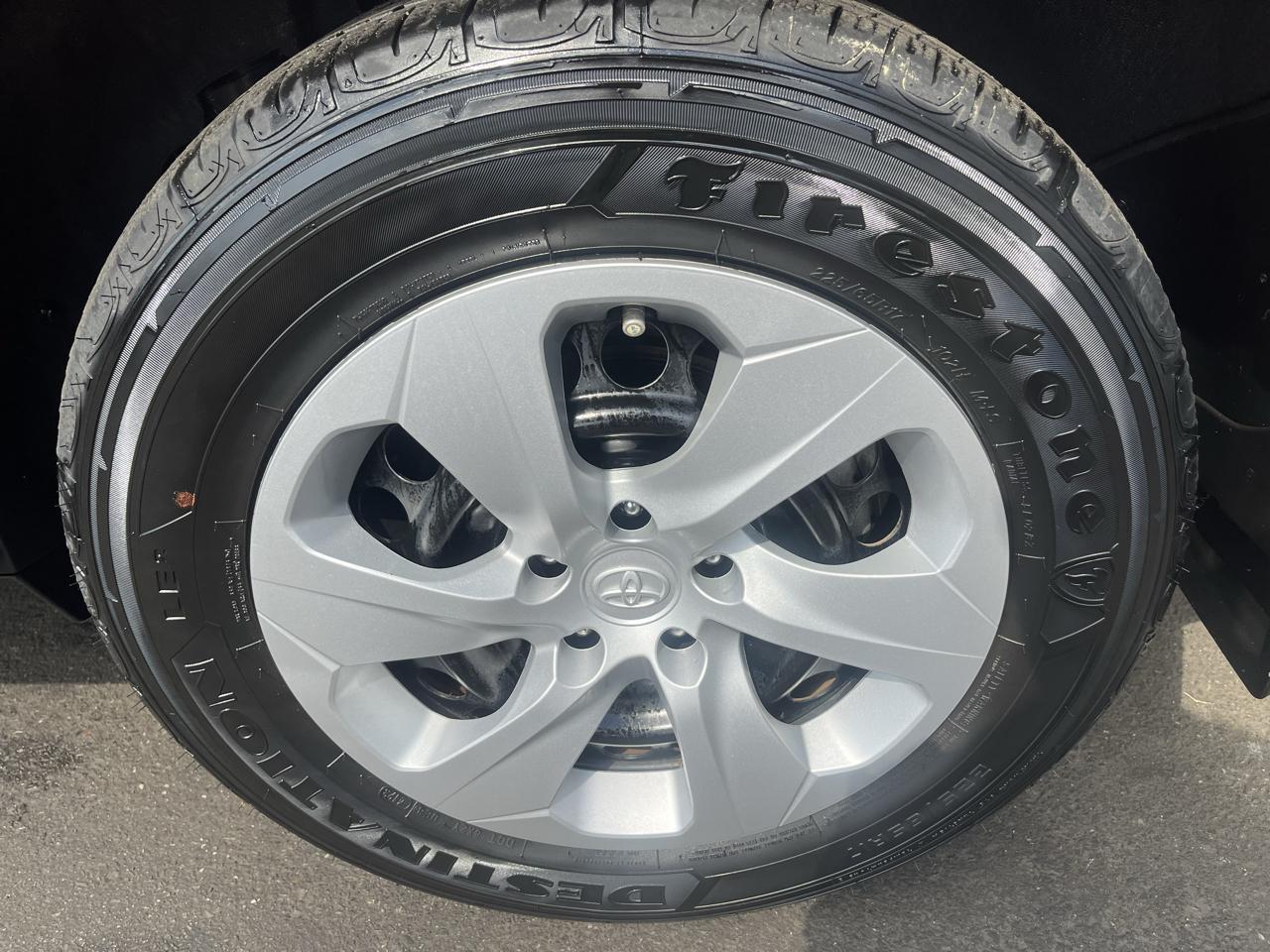 Toyota RAV4 LE AWD (Natl) 2024