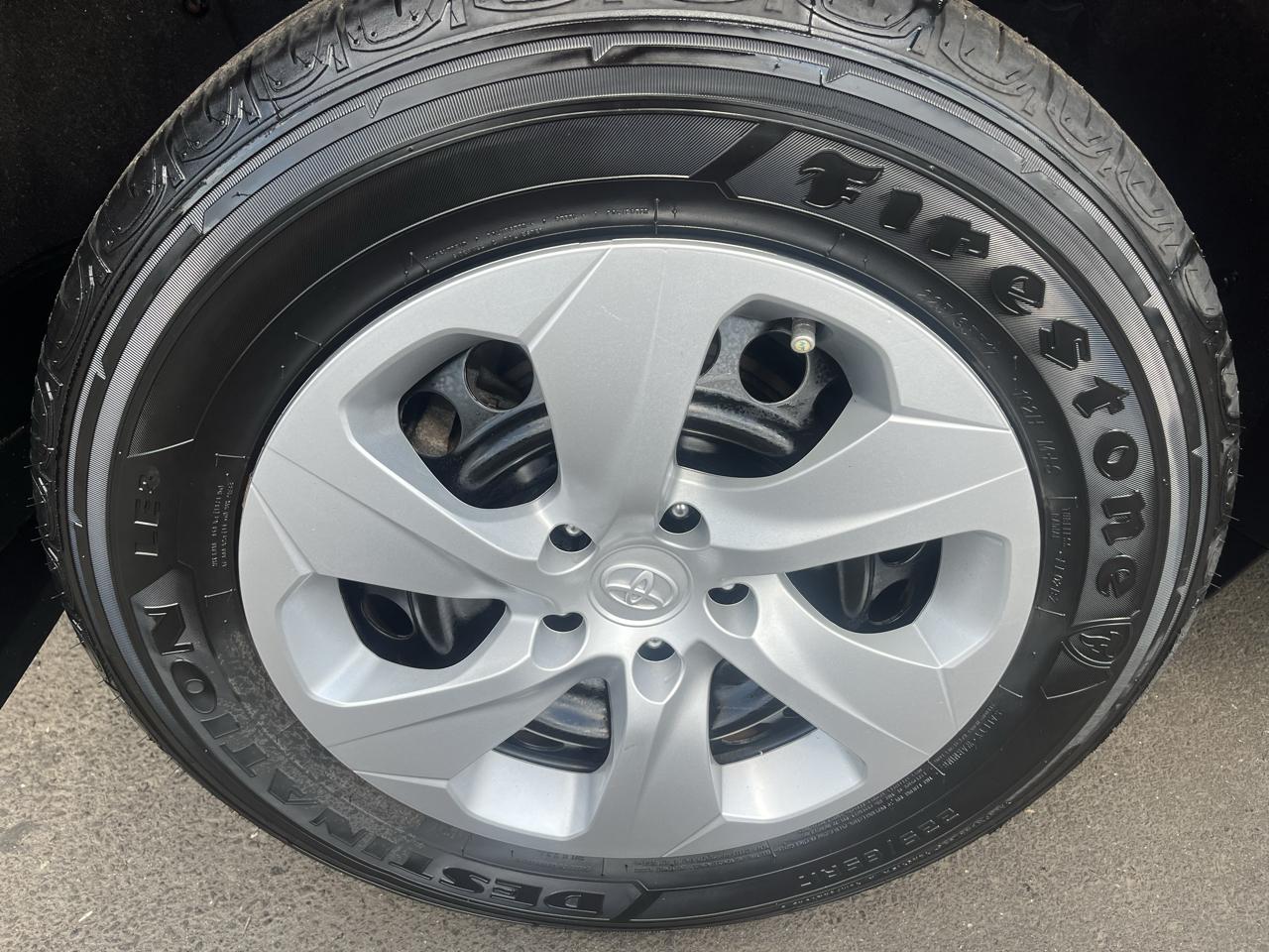 Toyota RAV4 LE AWD (Natl) 2024