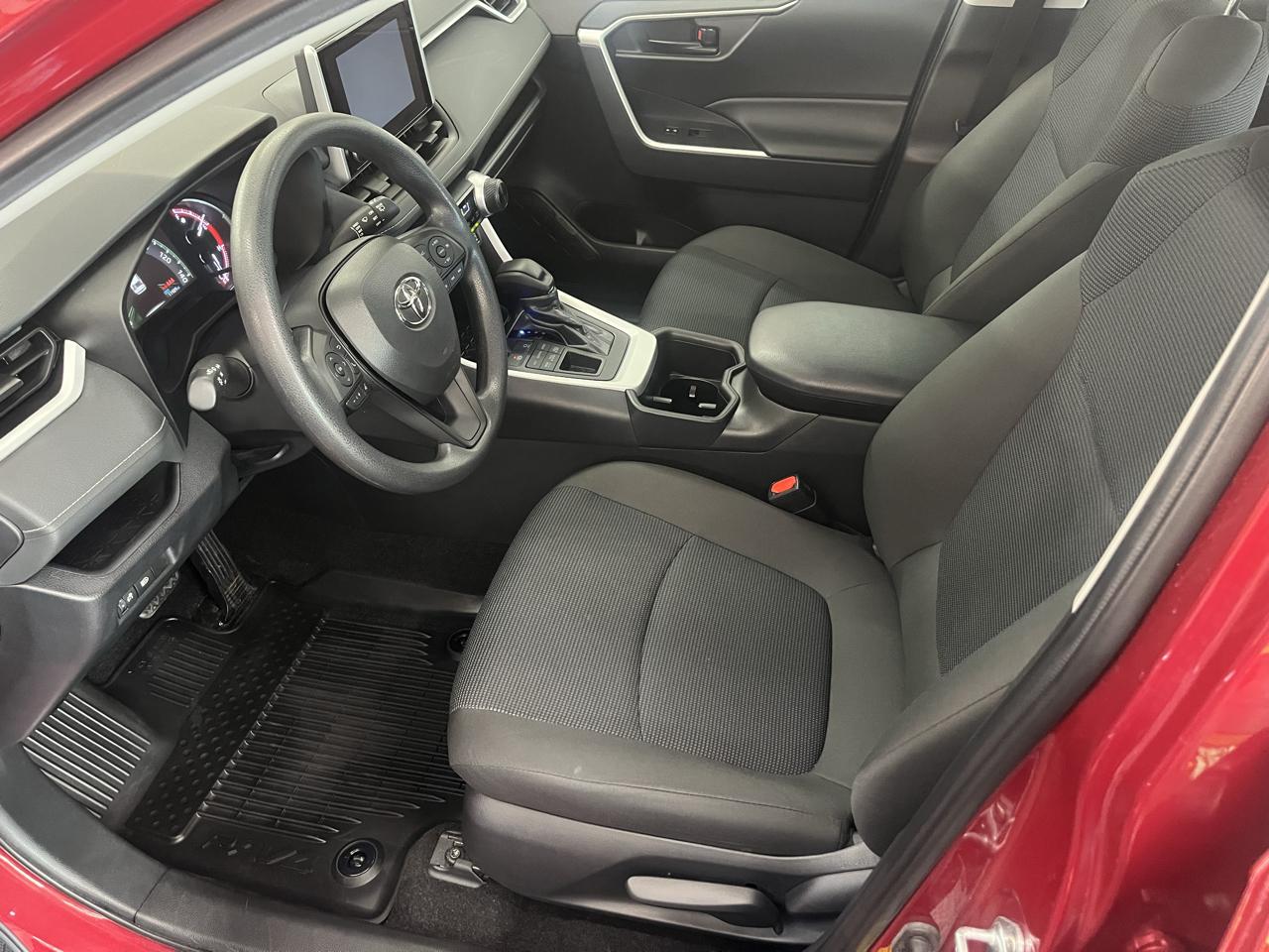 Toyota RAV4 LE AWD (Natl) 2024