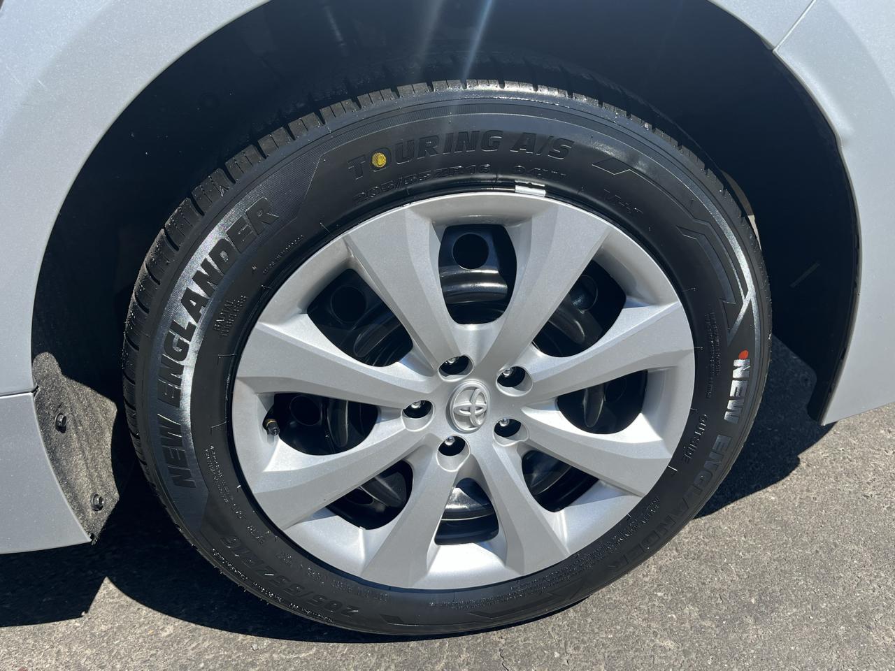 Toyota Corolla LE CVT (Natl) 2024