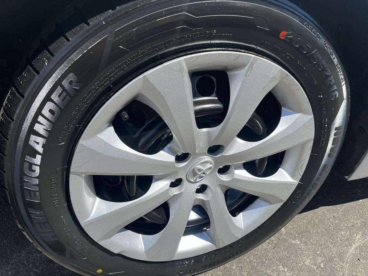 Toyota Corolla LE CVT (Natl) 2024
