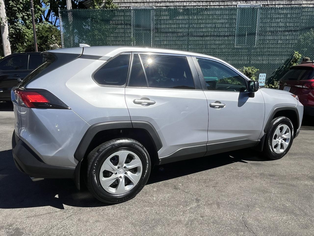 Toyota RAV4 LE AWD (Natl) 2022