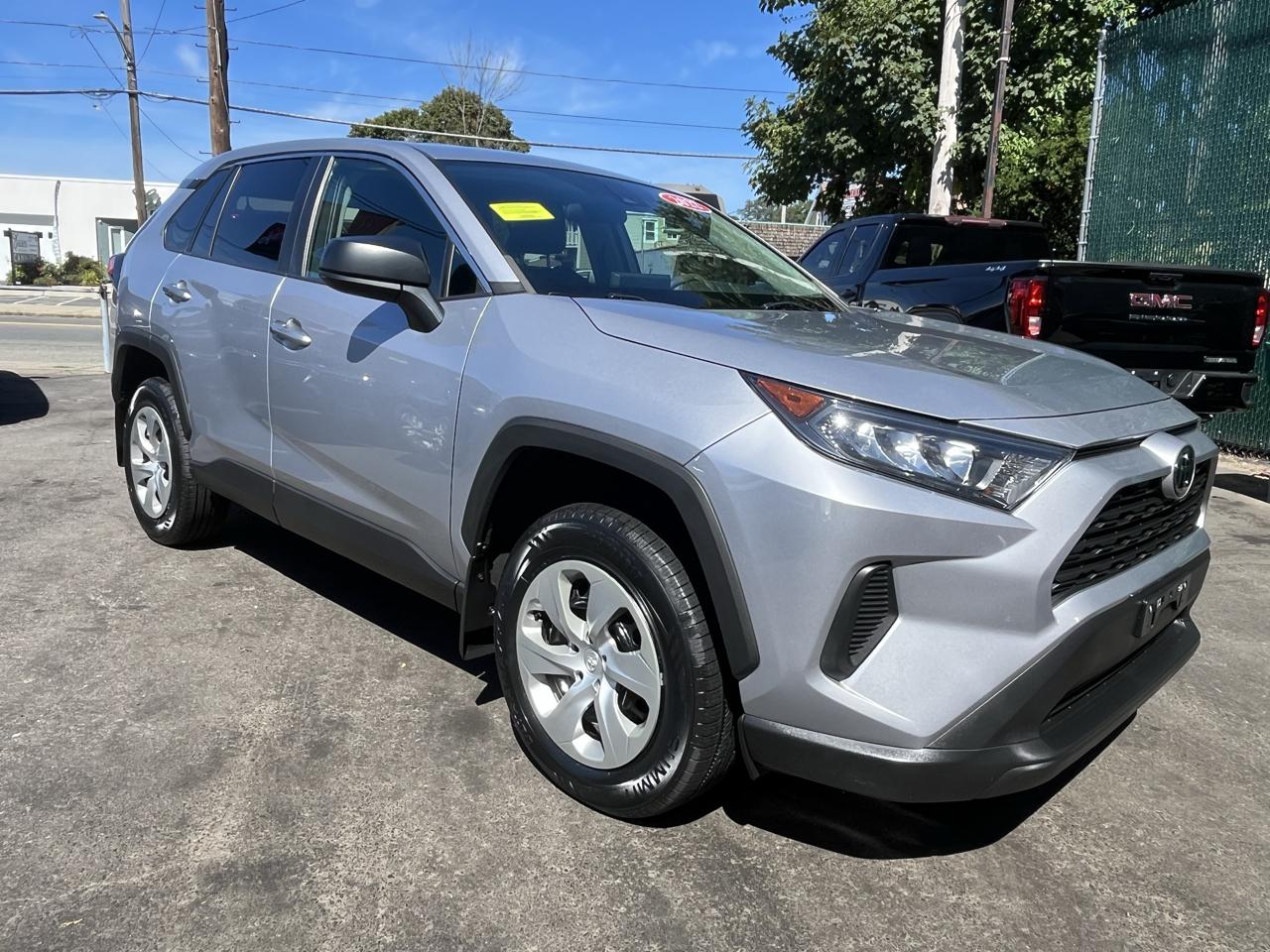 Toyota RAV4 LE AWD (Natl) 2022