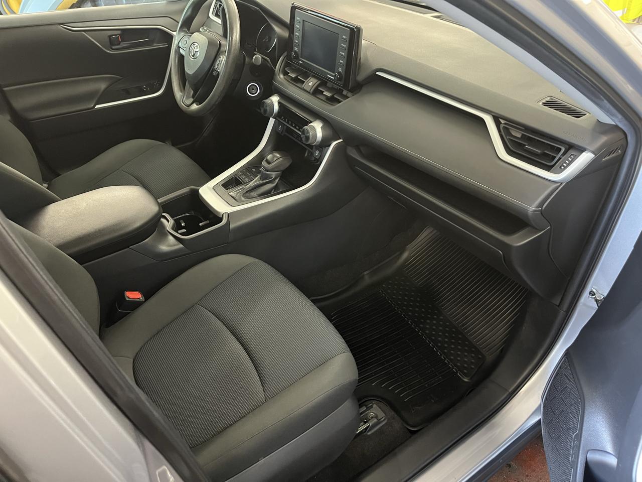 Toyota RAV4 LE AWD (Natl) 2022