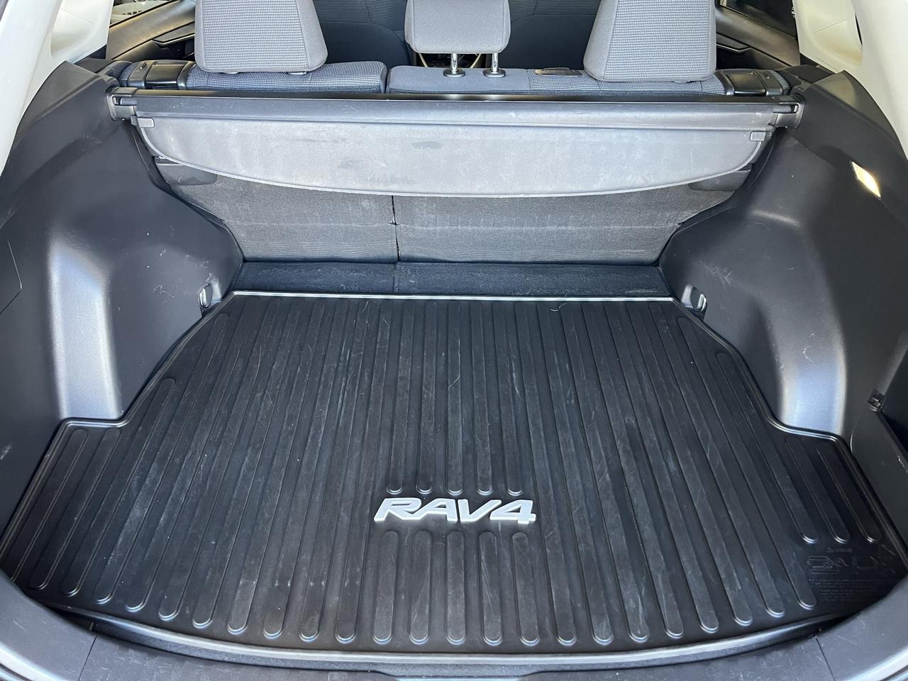 Toyota RAV4 LE AWD (Natl) 2022