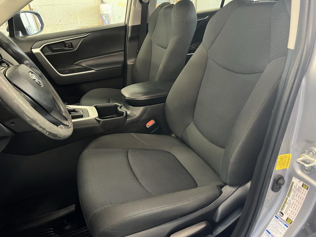 Toyota RAV4 LE AWD (Natl) 2022