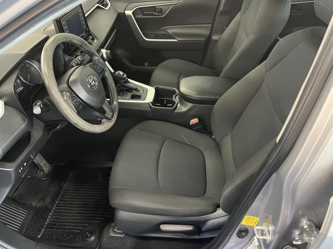 Toyota RAV4 LE AWD (Natl) 2022
