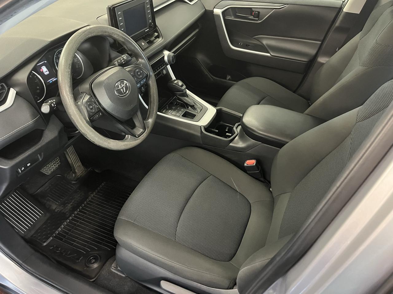 Toyota RAV4 LE AWD (Natl) 2022
