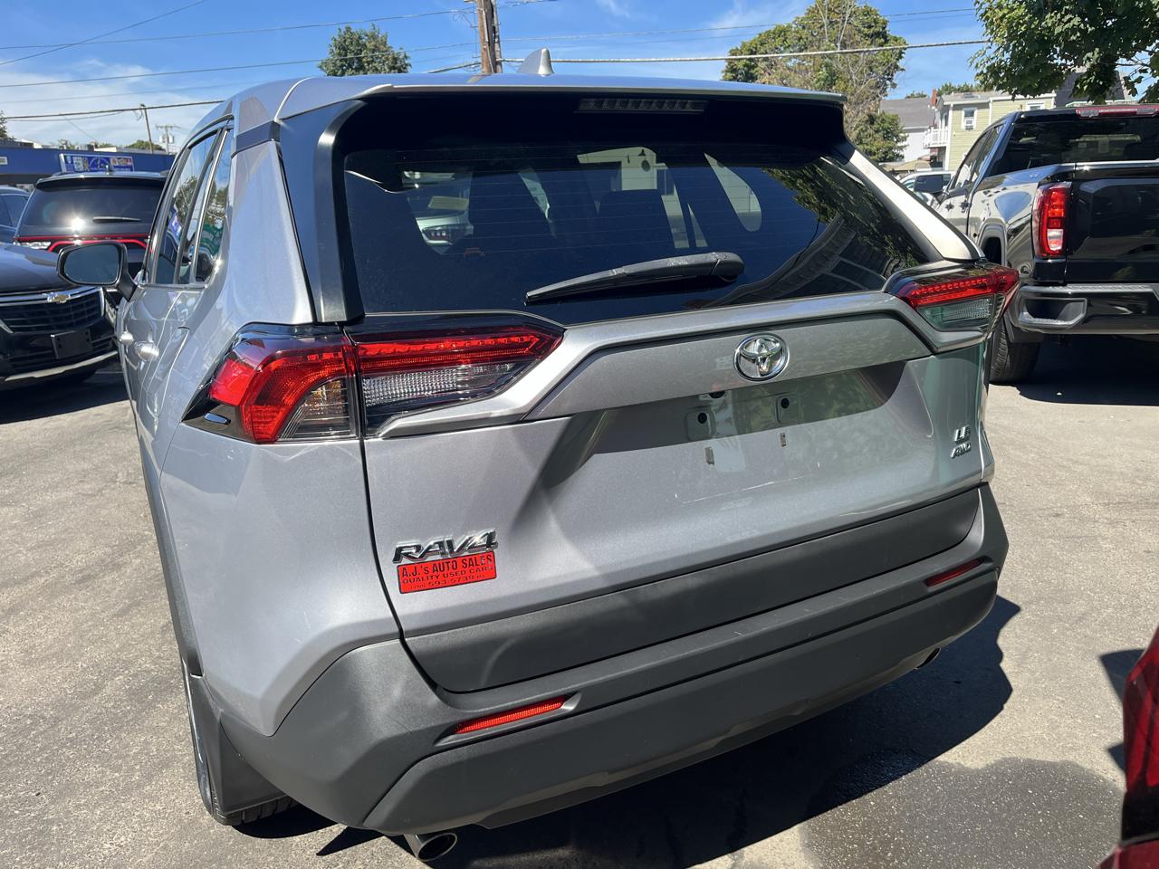 Toyota RAV4 LE AWD (Natl) 2022