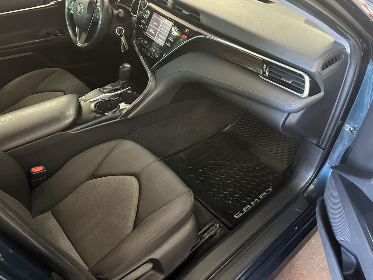 Toyota Camry XLE Auto (Natl) 2018