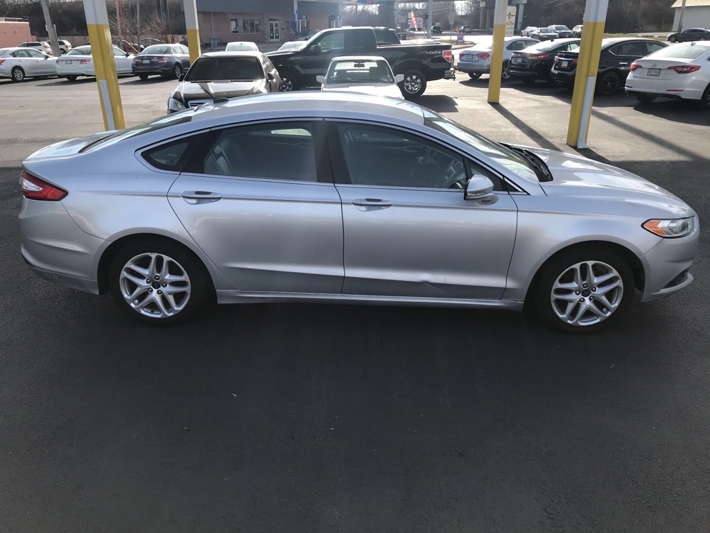 Ford Fusion SE 2016