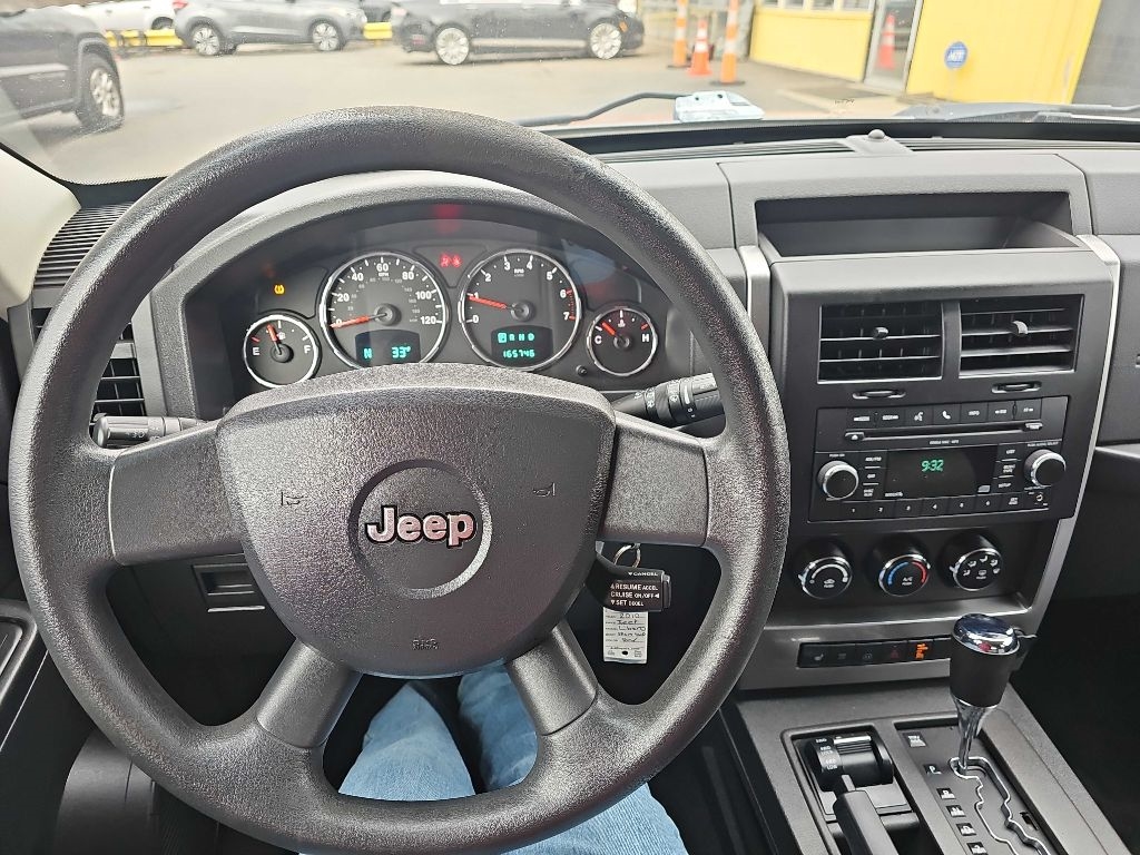 Jeep Liberty Sport 4WD 2010