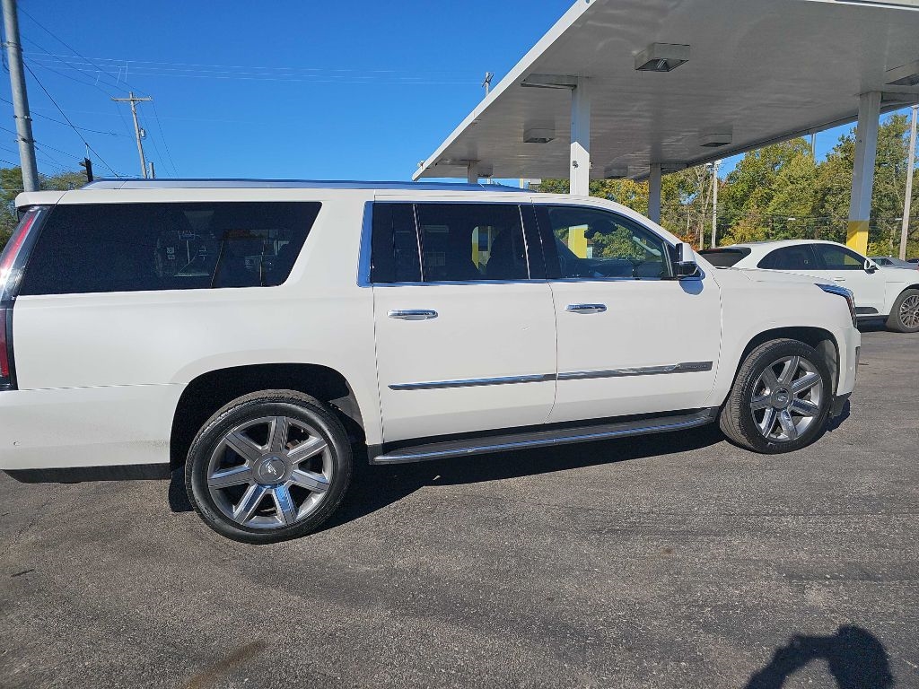 Cadillac Escalade ESV Luxury 4WD 2017