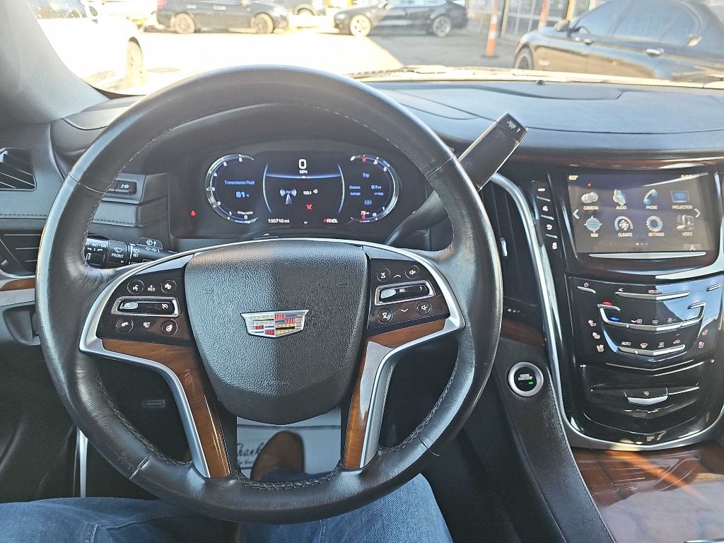 Cadillac Escalade ESV Luxury 4WD 2017