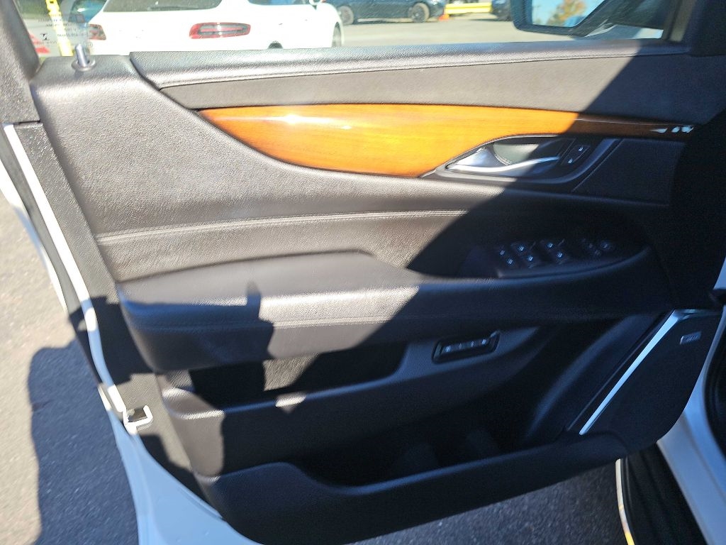 Cadillac Escalade ESV Luxury 4WD 2017