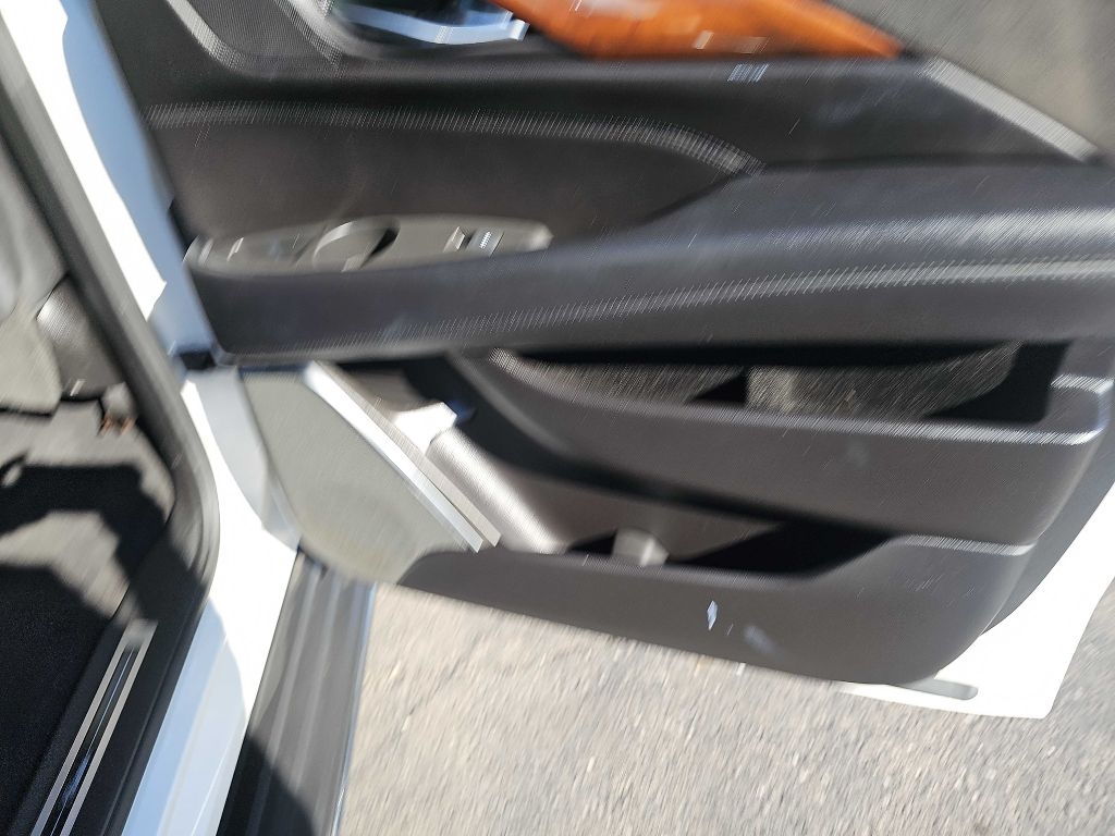 Cadillac Escalade ESV Luxury 4WD 2017