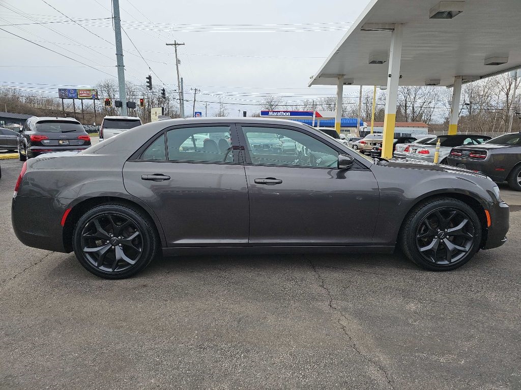 Chrysler 300 S V6 RWD 2021