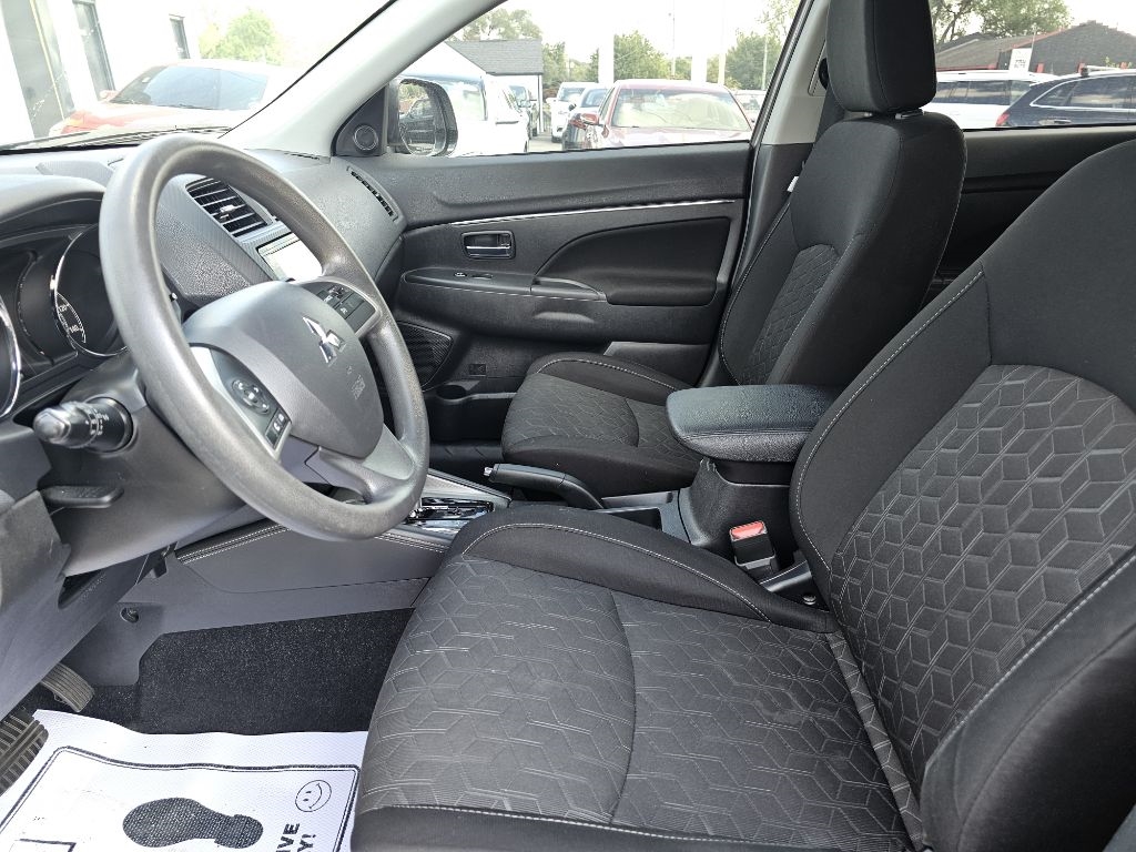 Mitsubishi Outlander Sport 2.0 ES CVT 2021 Mitsubishi Outlander Sport 2.0 ES CVT 2021