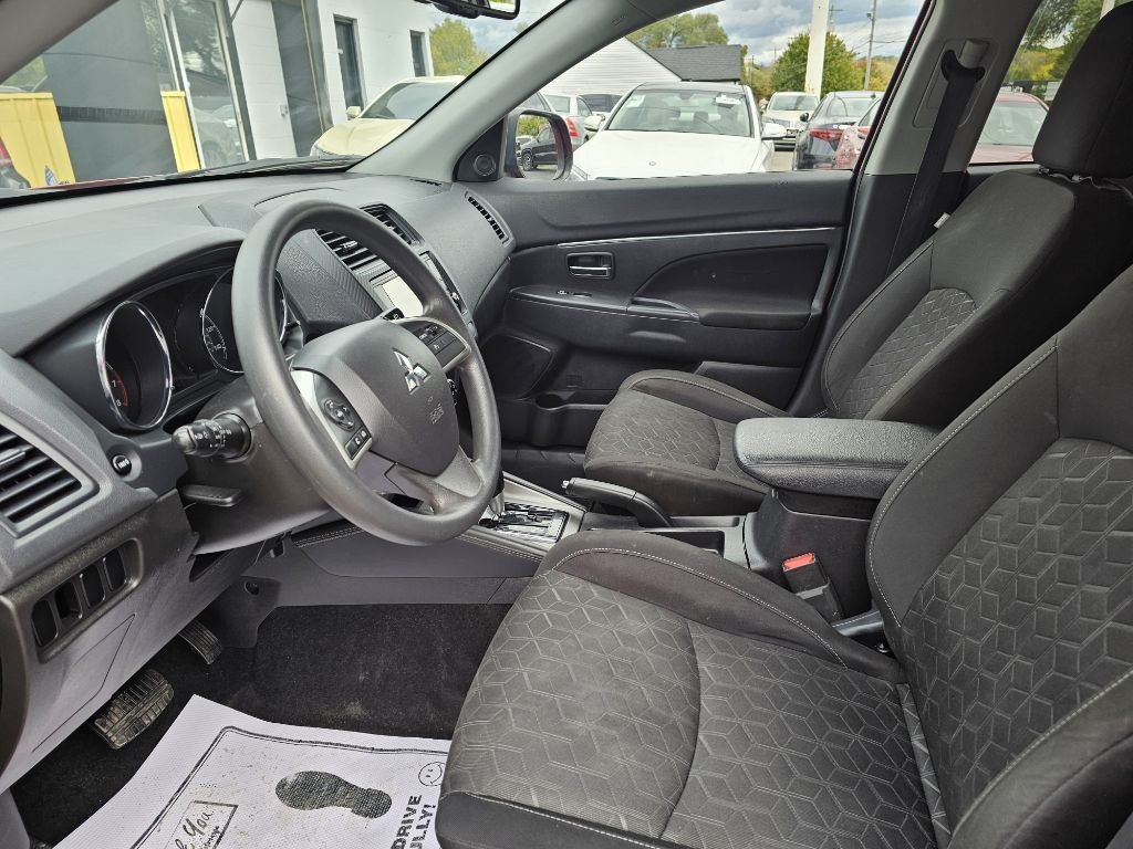 Mitsubishi Outlander Sport 2.0 ES 4WD 2023 Mitsubishi Outlander Sport 2.0 ES 4WD 2023