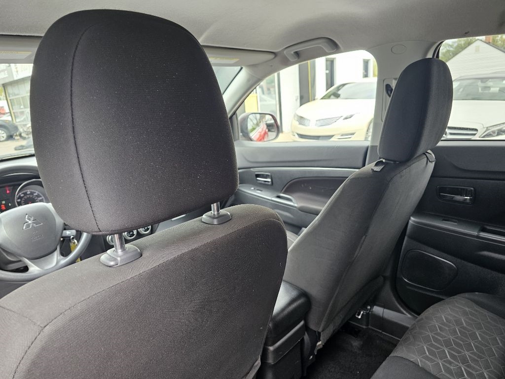 Mitsubishi Outlander Sport 2.0 ES 4WD 2023 Mitsubishi Outlander Sport 2.0 ES 4WD 2023