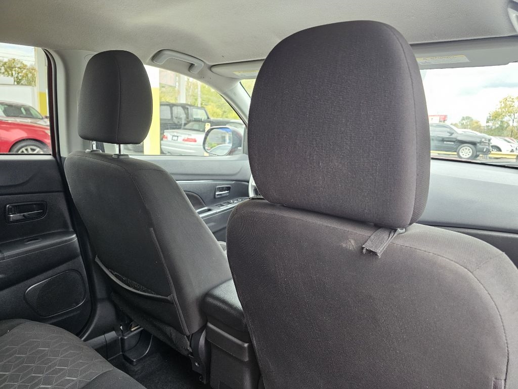 Mitsubishi Outlander Sport 2.0 ES 4WD 2023 Mitsubishi Outlander Sport 2.0 ES 4WD 2023
