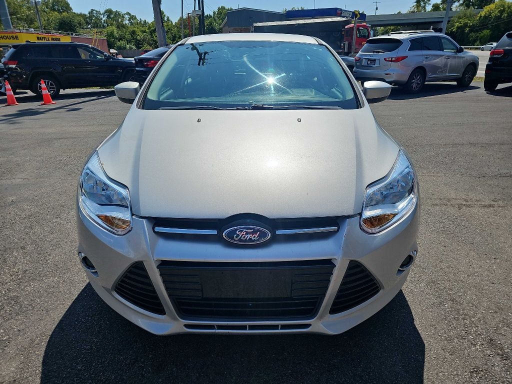 Ford Focus SE 2012