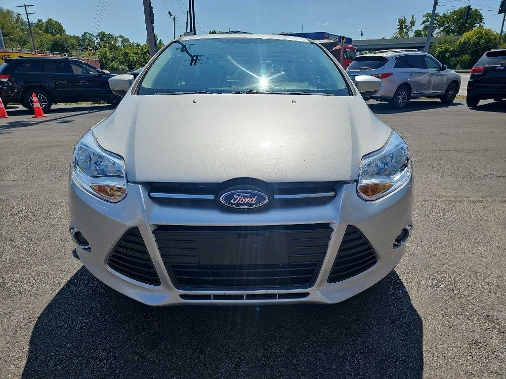 Ford Focus SE 2012