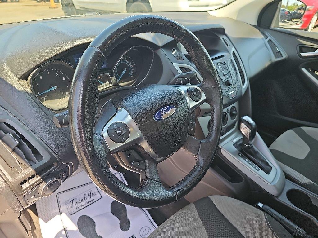 Ford Focus SE 2012