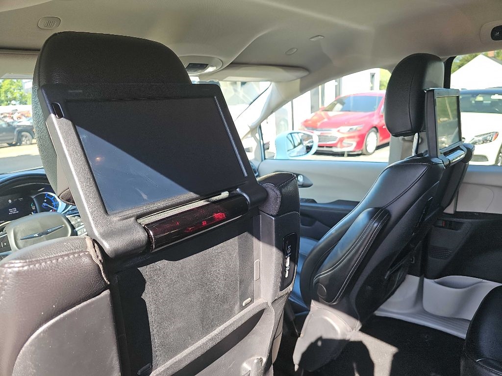 Chrysler Pacifica Hybrid Touring L 2022