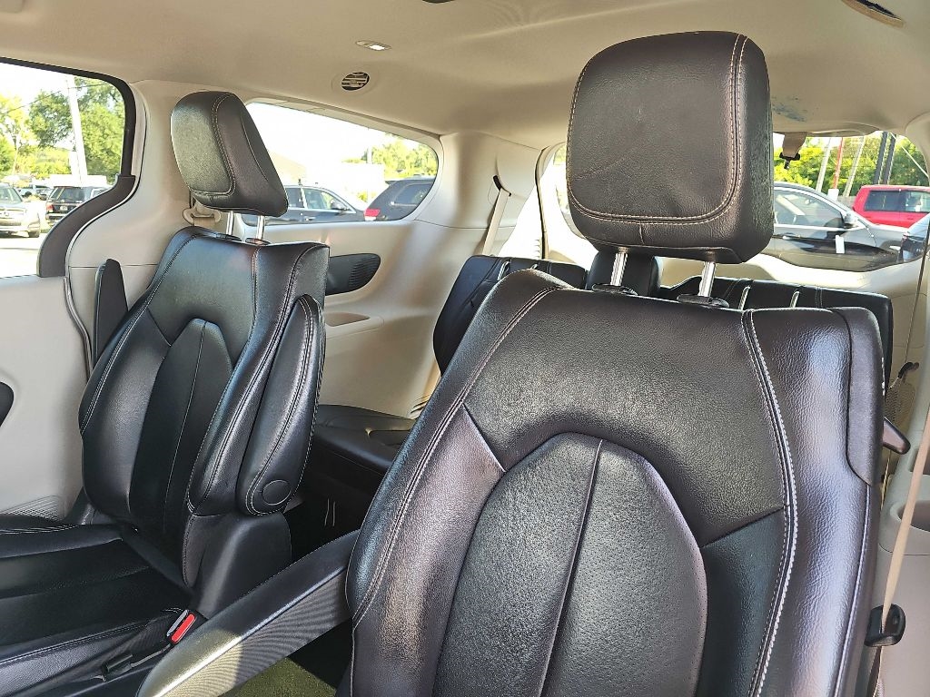 Chrysler Pacifica Hybrid Touring L 2022